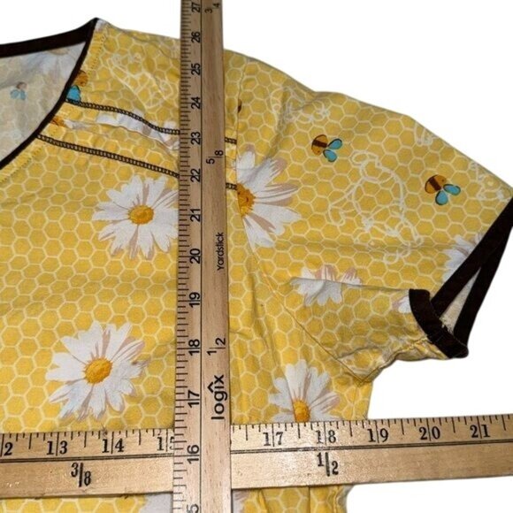 Disney Winnie The Pooh "Dont Forget To Smile Today" Yellow Scrub Top Medium - Picture 5 of 8